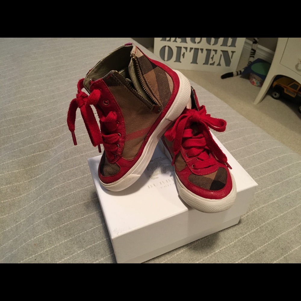 Little boy toddler Burberry shoes size 25